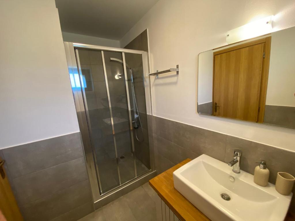 Koupelna v ubytování Hotel Mikros Paradisos