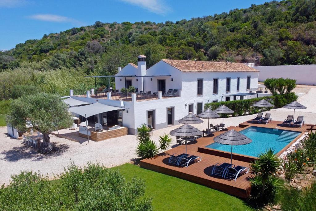 an aerial view of a villa with a swimming pool at Quinta Tapada Do Gramacho in Silves