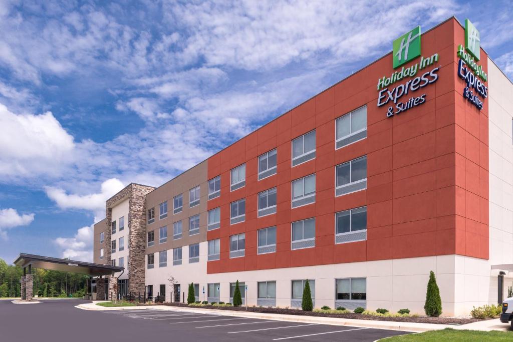 a rendering of the exterior of a hotel at Holiday Inn Express & Suites Farmville, an IHG Hotel in Farmville