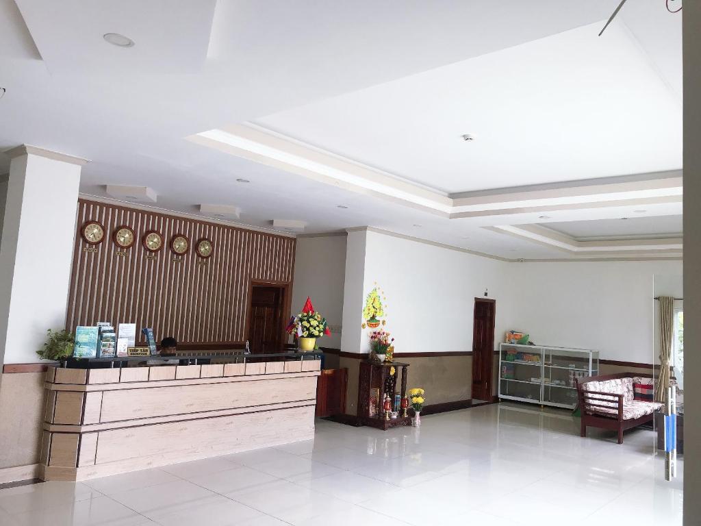 富國的住宿－Tan Hoang Gia Hotel，大堂设有1间带柜台的等候室