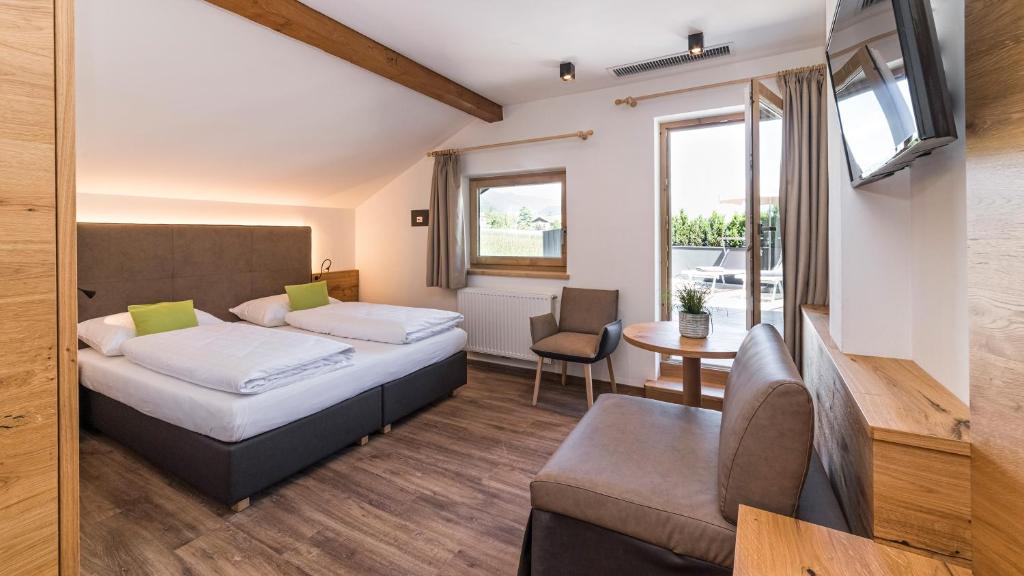 Postel nebo postele na pokoji v ubytování Hotel Garni Sonngart