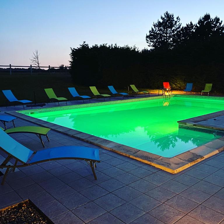 Soie Villalunoterie Futuroscope Piscine Spa 6pers - Villa Con Piscina Privada