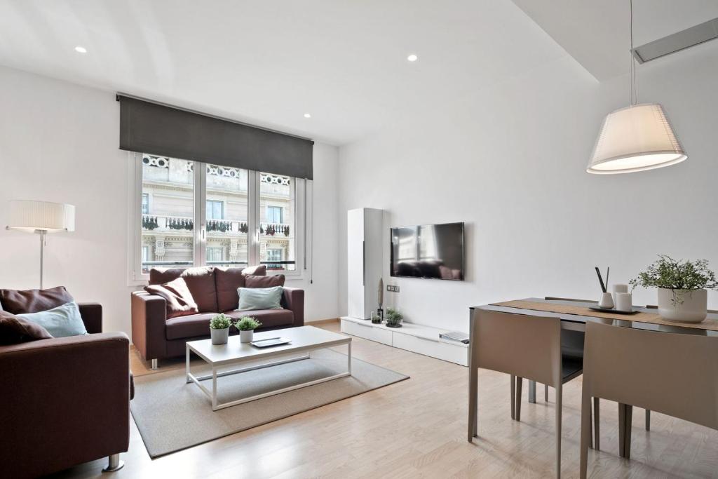 Fisa Rentals Gran Via Apartments - Two-Bedroom Superior Apartment