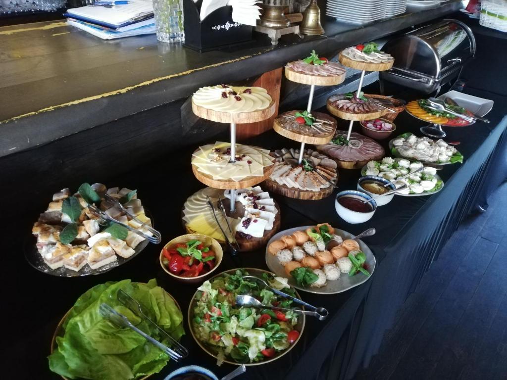 Jedlo v ubytovaní bed & breakfast alebo blízkom okolí
