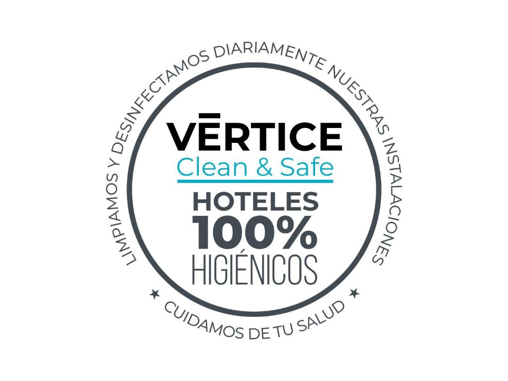 Certificado, premio, señal o documento que está expuesto en Vértice Roomspace