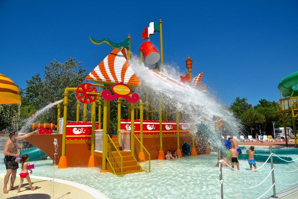 Bazén v ubytování Casa Mobile - Spiaggia e Mare Holiday Park nebo v jeho okolí