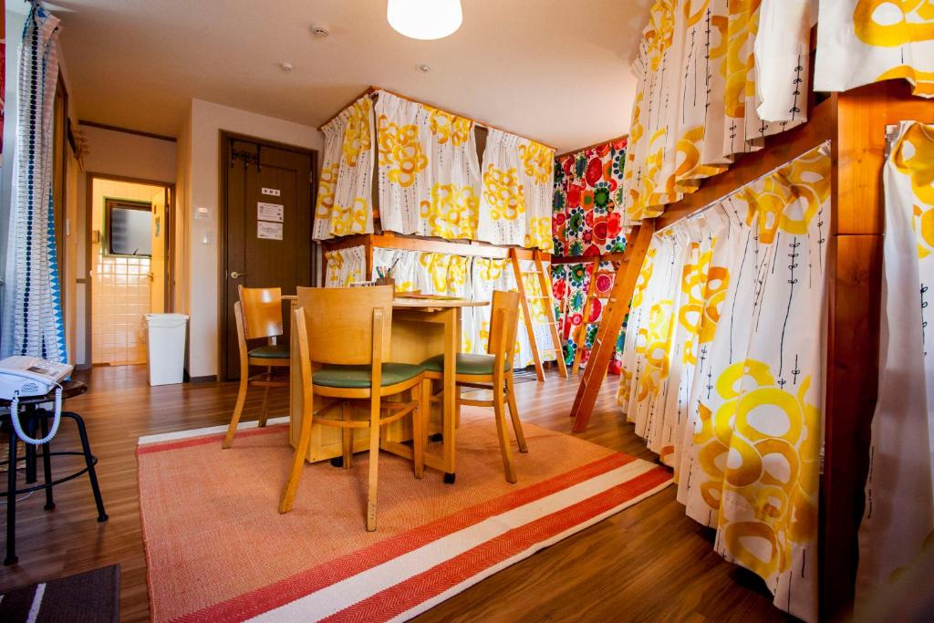 Posezení v ubytování DEER Hostel OSAKA NAMBA