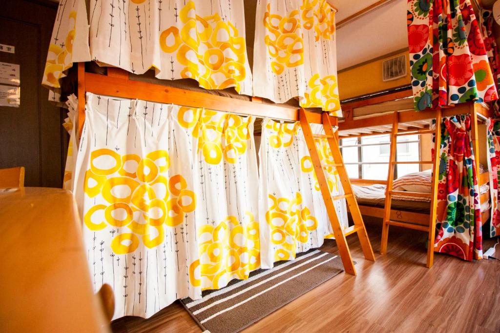 Postel nebo postele na pokoji v ubytování DEER Hostel OSAKA NAMBA