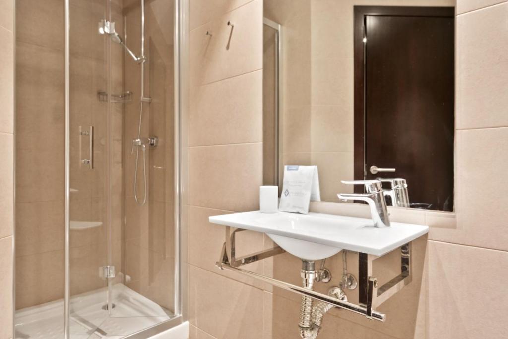 Fisa Rentals Gran Via Apartments - One-Bedroom Apartment