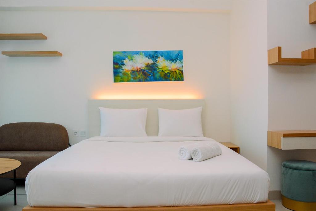 Simple Studio Apartment at Grand Kamala Lagoon By Travelio - Studio Apartment