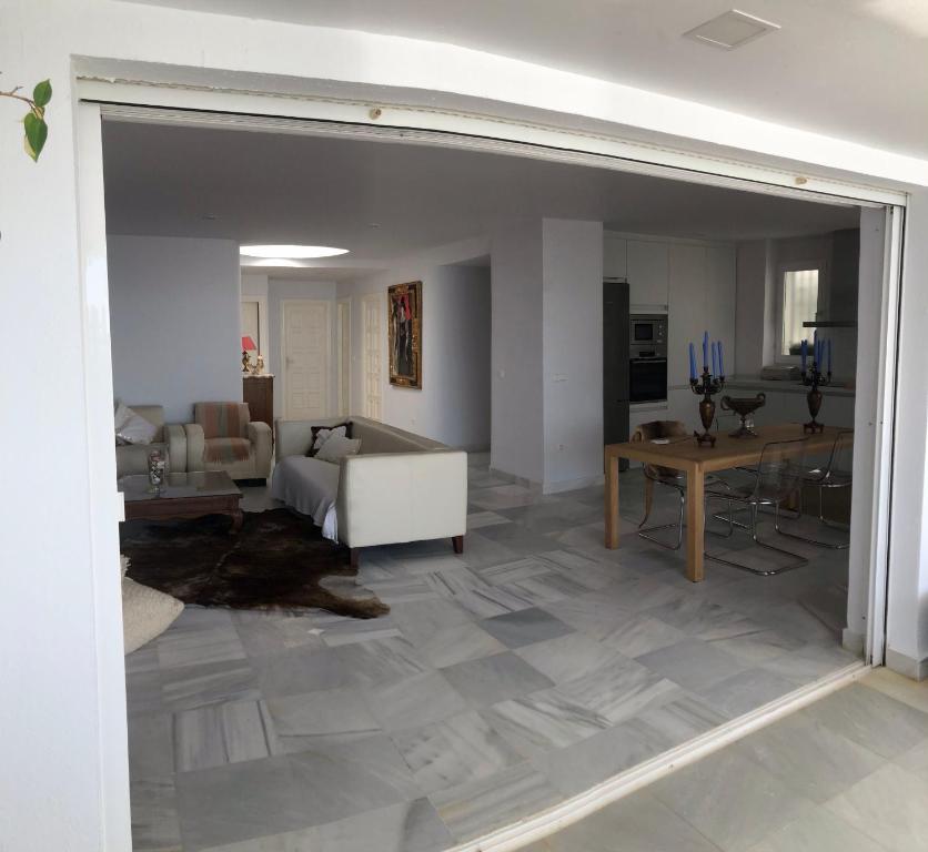 Posezení v ubytování La Herradura 3 bedroom apartment