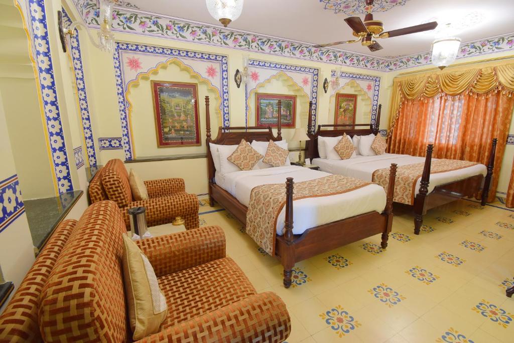 Postel nebo postele na pokoji v ubytování Umaid Bhawan - A Heritage Style Boutique Hotel