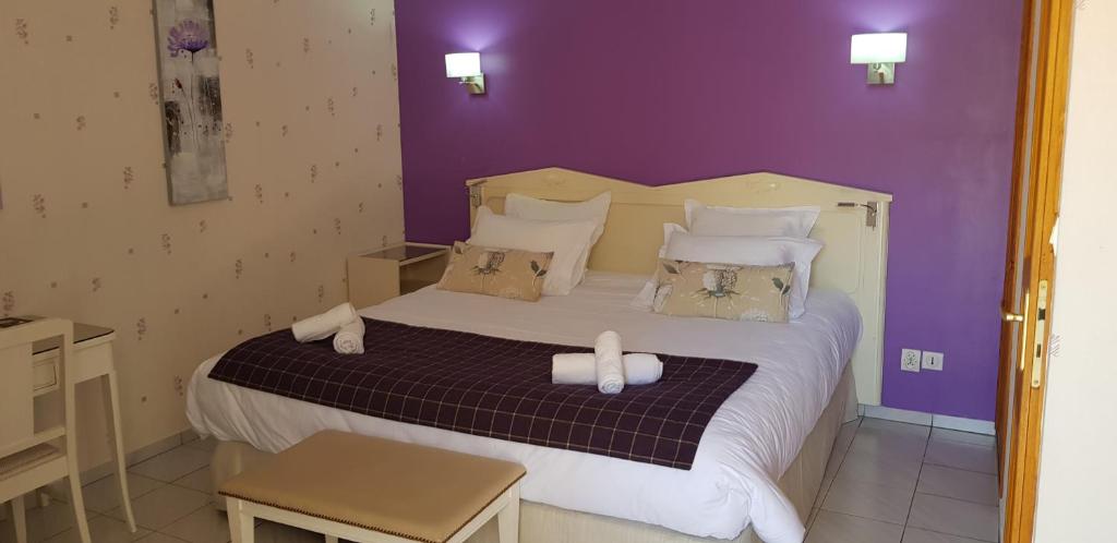 Postel nebo postele na pokoji v ubytování LOGIS - Hôtel & restaurant "L'envie des mets"