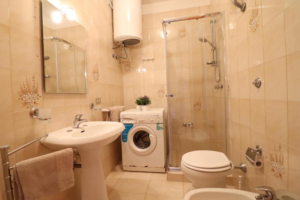 Kúpeľňa v ubytovaní In Good Location And With Balcony - Casa Vacanze Nicole In Salento
