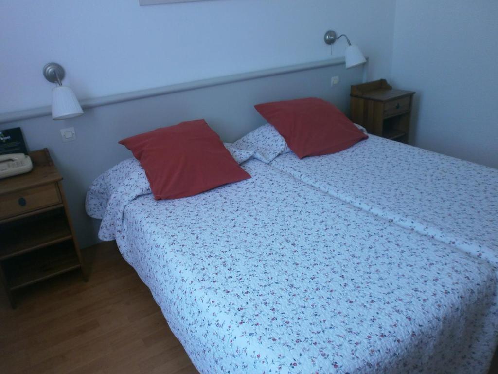 Postel nebo postele na pokoji v ubytování Hôtel Le Clos des Pins