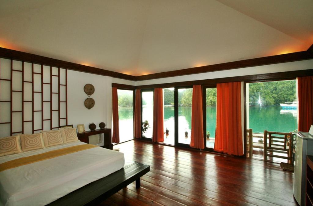 Katil atau katil-katil dalam bilik di Club Tara Island Resort