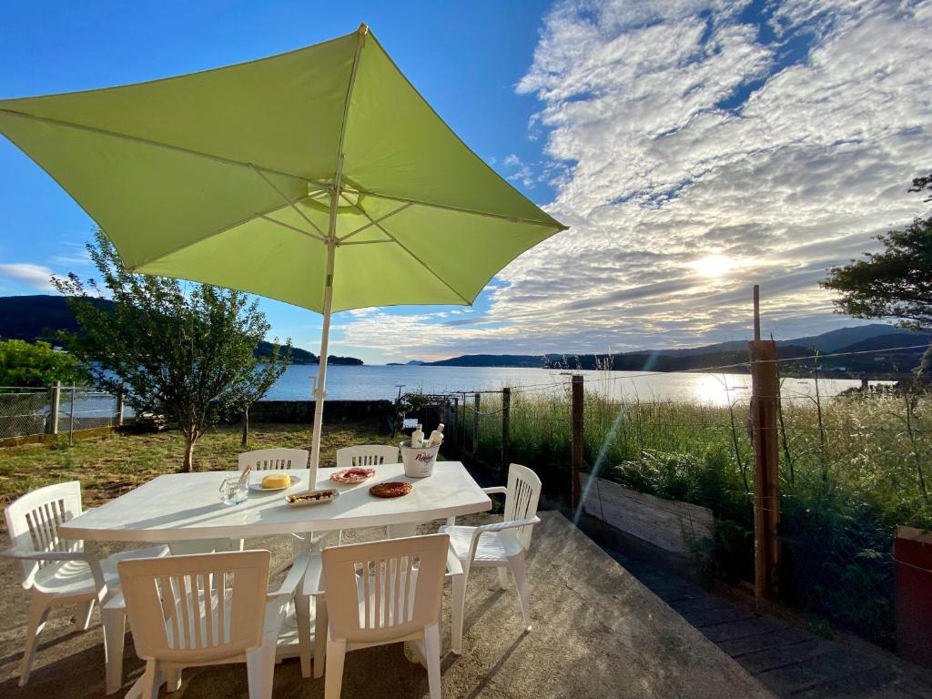 Restoran ili drugo mesto za obedovanje u objektu A Barquiña de Margarita - vacaciones frente al mar