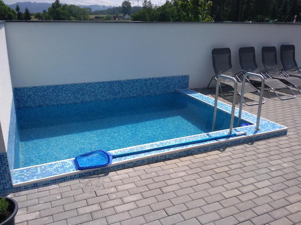 Bazén v ubytování Apartmány U Kempu nebo v jeho okolí
