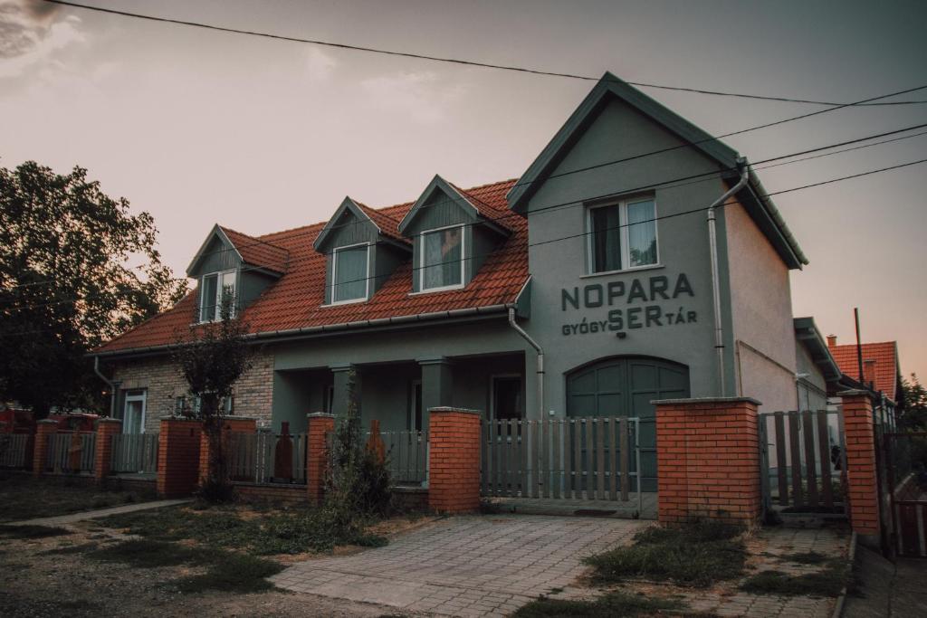 ティサフュレドにあるNOPARA gyógySERtár APARTMAN, sörfőzde, bisztró - Petőfi utca 29のギャラリーの写真