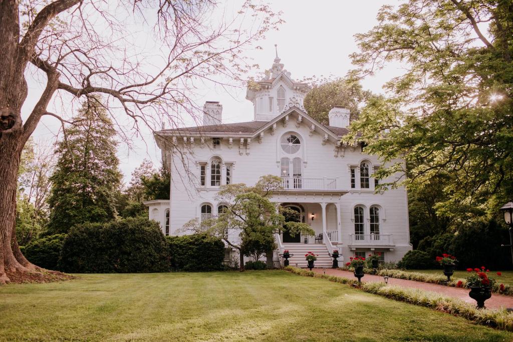 a white house with a large yard in front of it at Mayhurst Estate in Orange