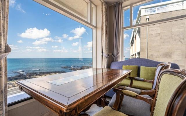 Nespecifikovaný výhled na moře nebo výhled na moře při pohledu z hotelu