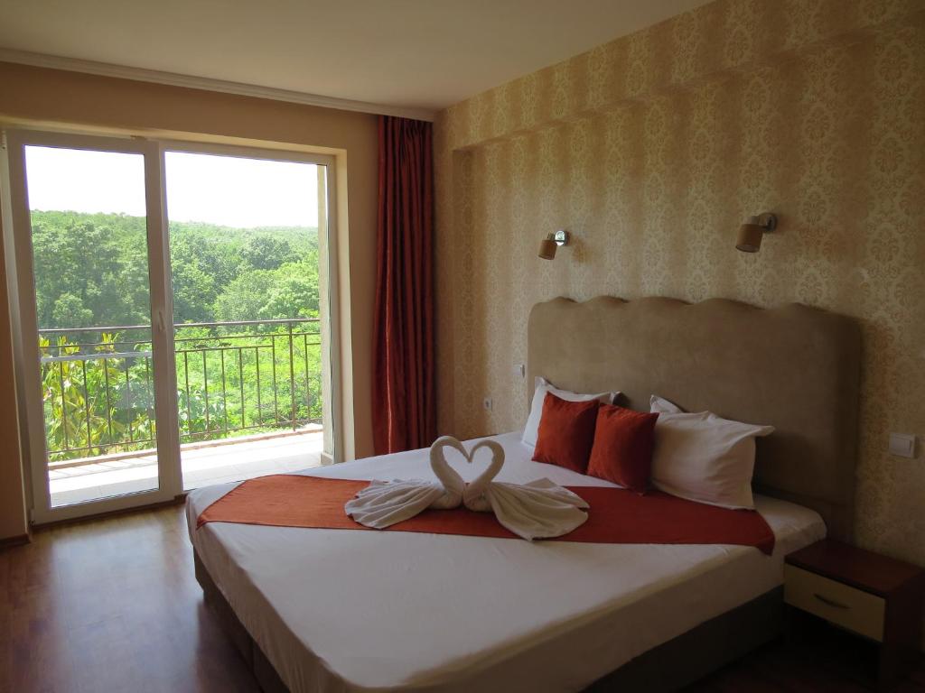 Postel nebo postele na pokoji v ubytování Family Hotel Dayana Beach