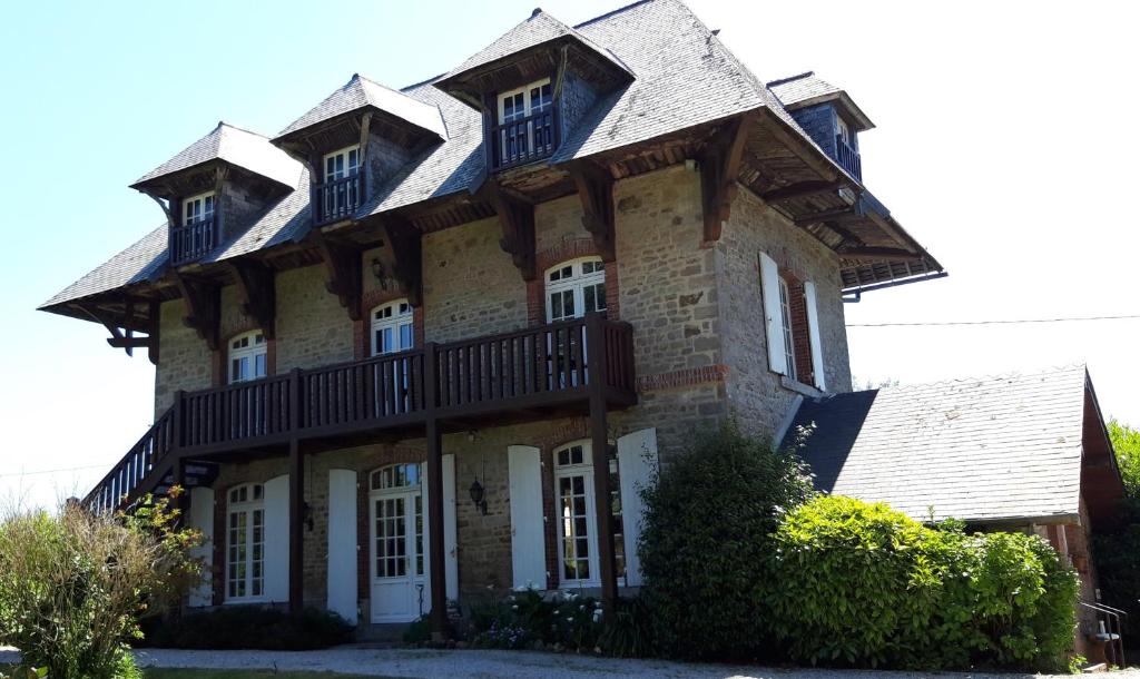 a large house with a gambrel roof at LE CHALET SUISSE - Chambre aux fleurs in Le Vicel