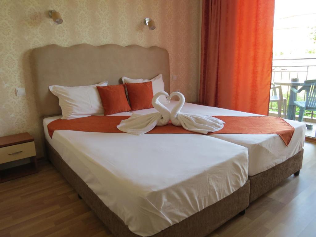 Postel nebo postele na pokoji v ubytování Family Hotel Dayana Beach