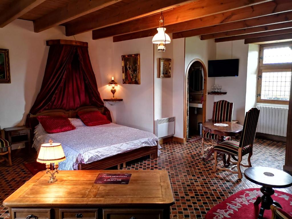 Postel nebo postele na pokoji v ubytování Manoir de la Foulerie
