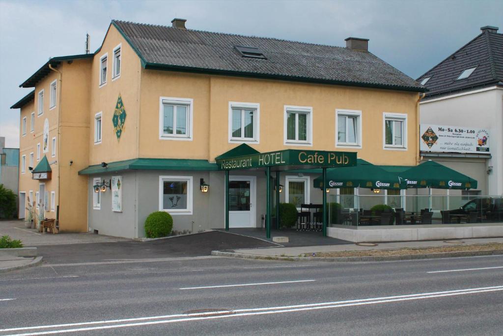 um edifício ao lado de uma rua em Schlafgut em Sankt Pölten
