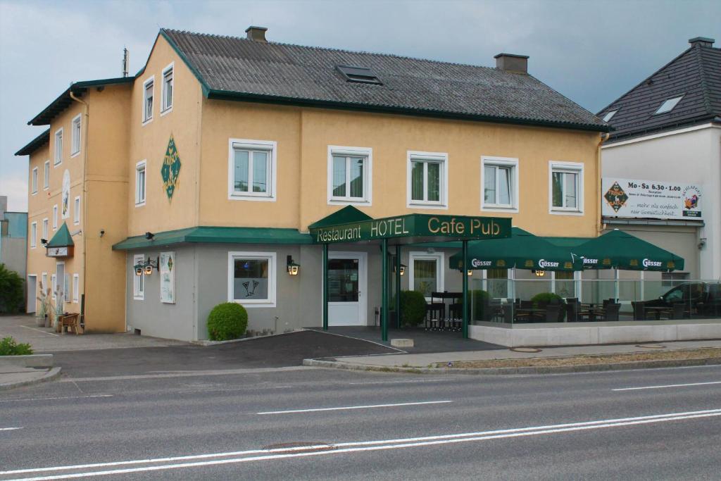 un edificio al costado de una calle en Schlafgut, en Sankt Pölten