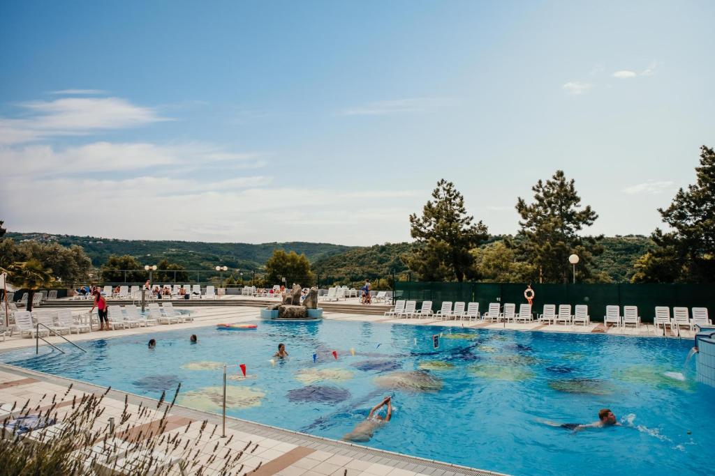 Bazén v ubytování Belvedere Resort Hotels nebo v jeho okolí