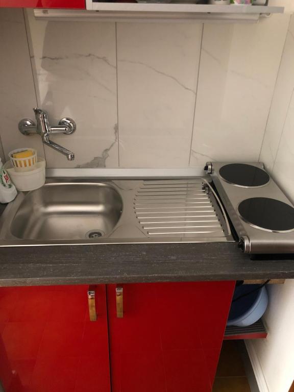 Kuchyňa alebo kuchynka v ubytovaní Apartmani Roxy
