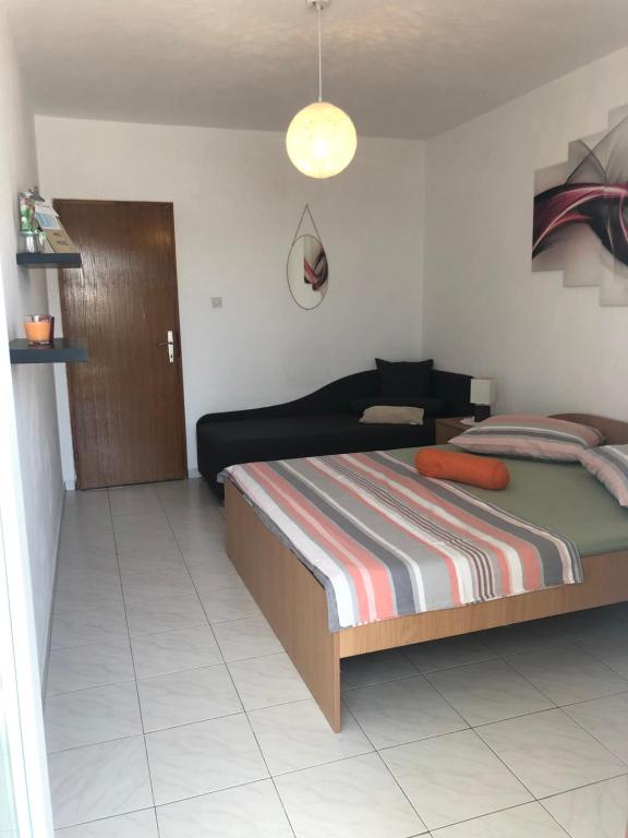 Posteľ alebo postele v izbe v ubytovaní Apartmani Roxy