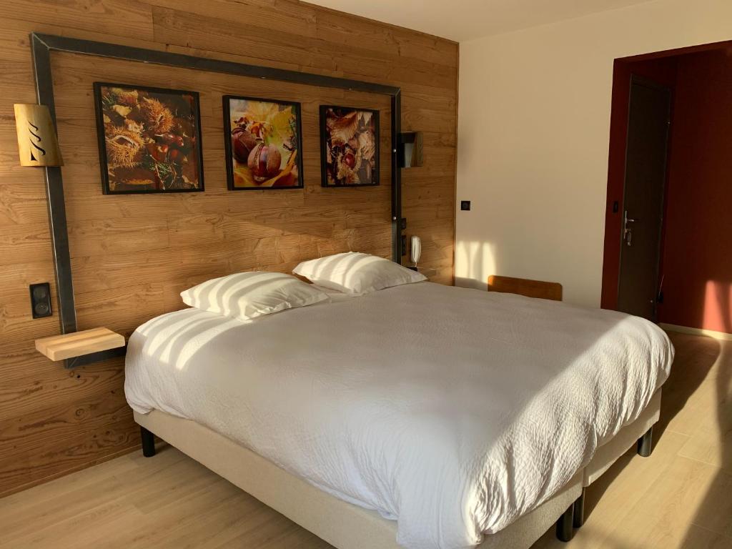 Postel nebo postele na pokoji v ubytování hotel des Sapins
