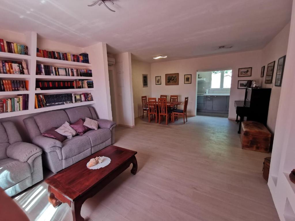 Posedenie v ubytovaní Apartment Nera