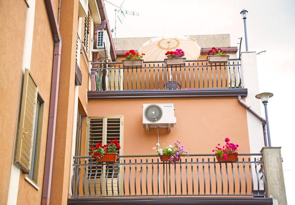 Balcony o terrace sa La Casa del Lago Pergusa Lake Home