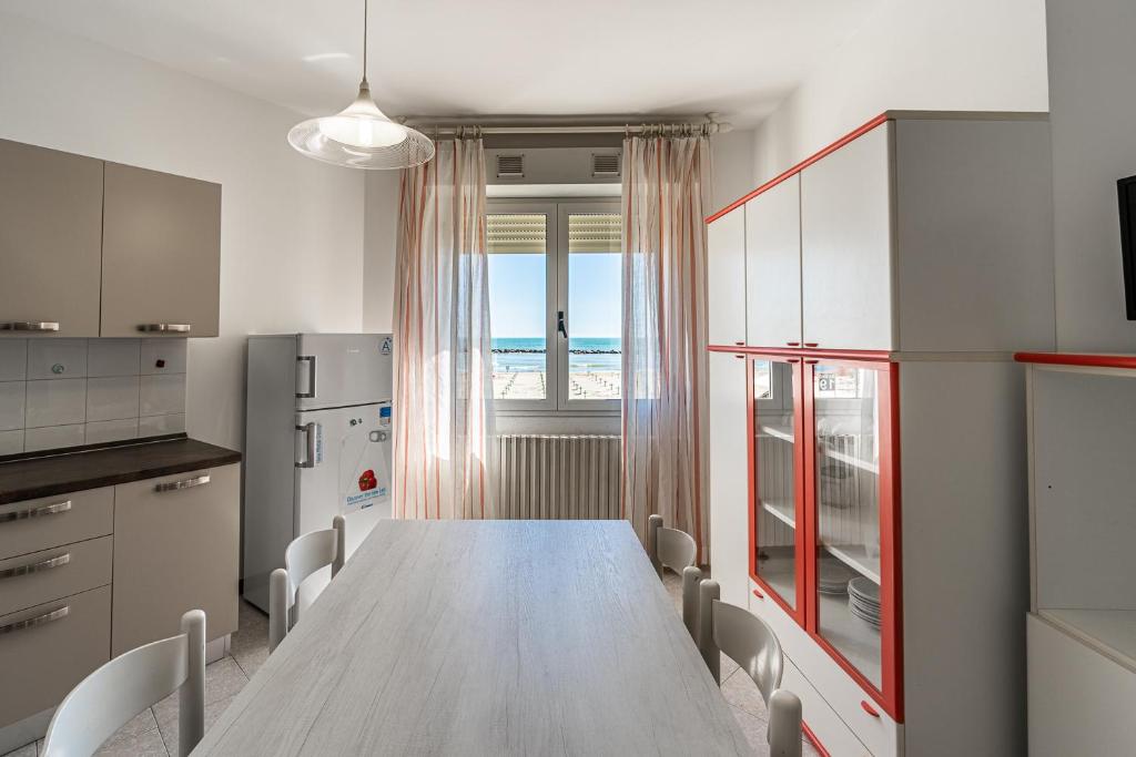 A kitchen or kitchenette at Residenza Casa del Sole