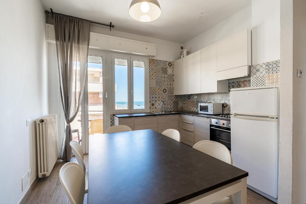 A kitchen or kitchenette at Residenza Casa del Sole