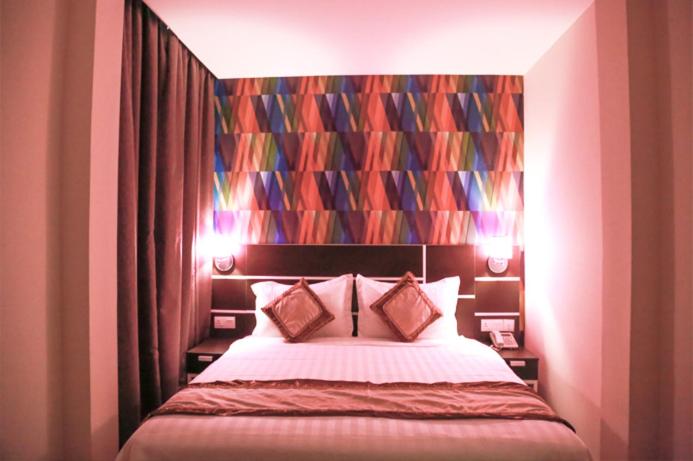 Postel nebo postele na pokoji v ubytování K Garden Hotel Parit Buntar