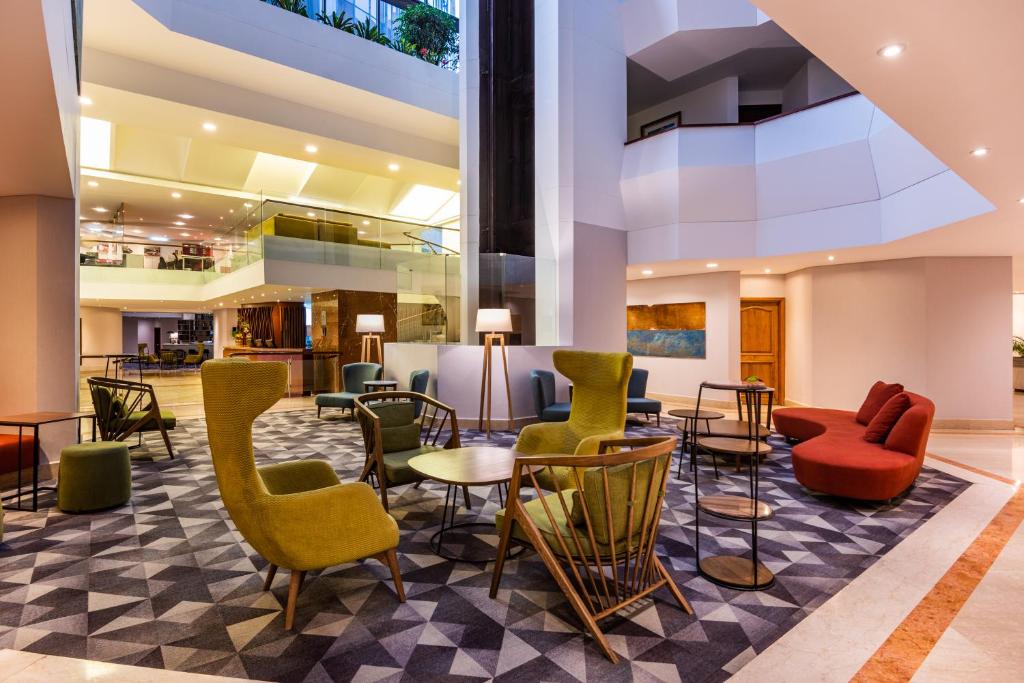 Cosmos 100 Hotel & Centro de Convenciones - Hoteles Cosmos tesisinde lounge veya bar alanı