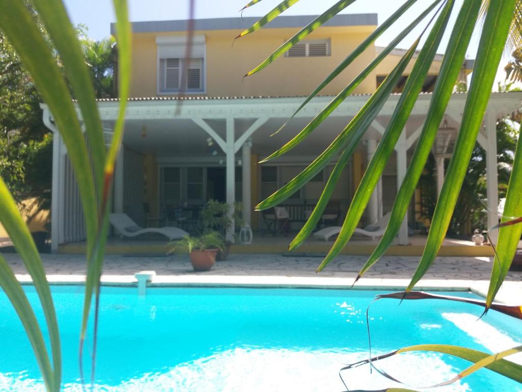 Bazén v ubytování Chambre d'hôte et Loft dans maison de charme piscine à débordement La Villa Gialla nebo v jeho okolí