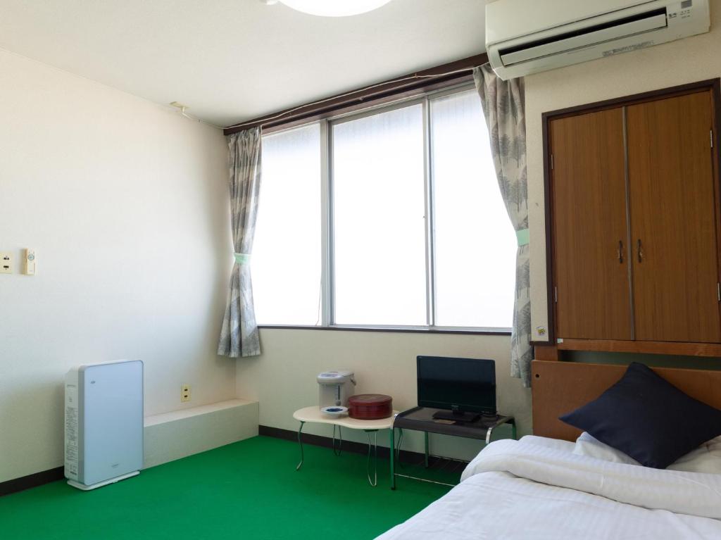 Postel nebo postele na pokoji v ubytování Tabist Business Hotel Chitose Kashiwazaki