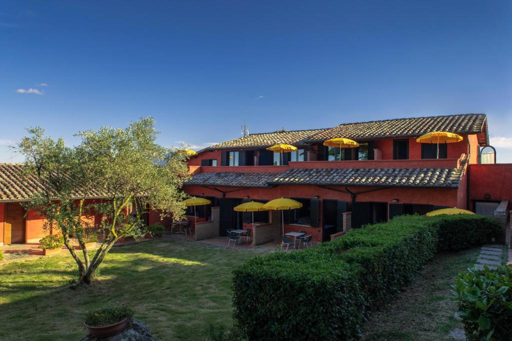 Vonkajšia záhrada v ubytovaní Casanova - Panoramic Rooms and Suites