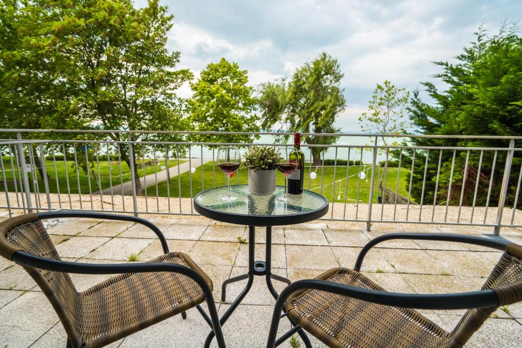 Balkón alebo terasa v ubytovaní Siesta Sziget - Balaton-parti Apartmanok