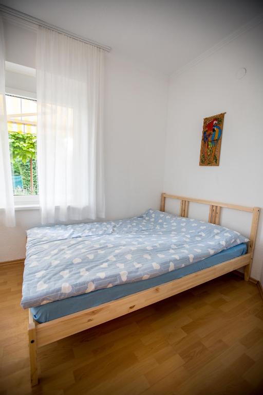 Posteľ alebo postele v izbe v ubytovaní Schieszl Apartments Zamárdi 3