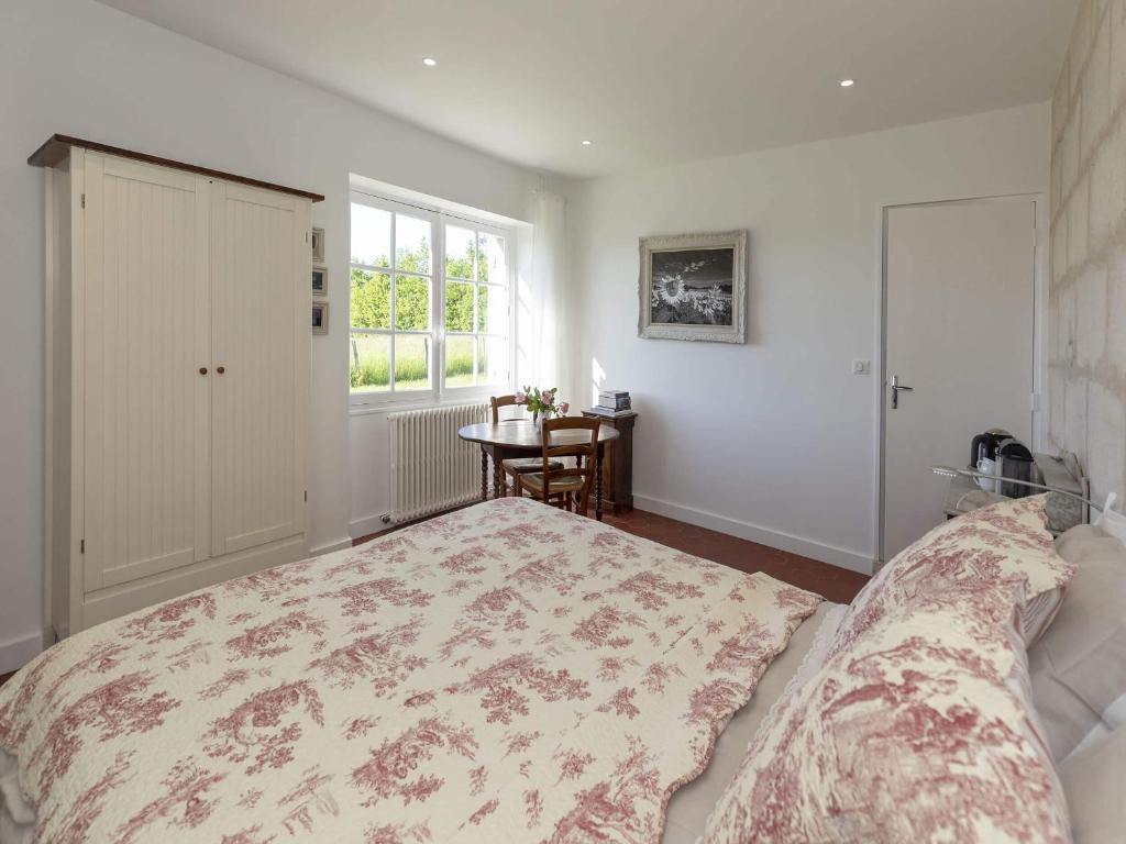 Le Boisdalon - Kamer Met Kingsize Bed En Uitzicht Op De Tuin