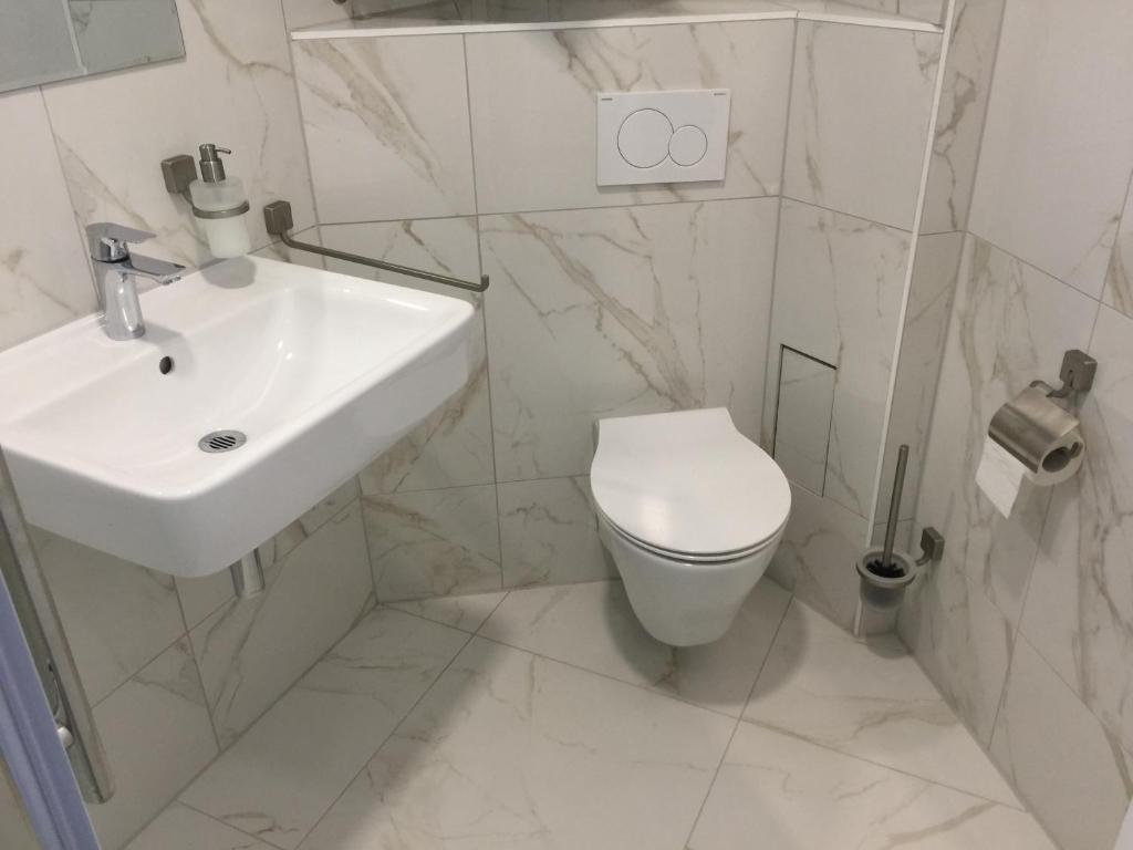 Koupelna v ubytování Gästezimmer Hozici