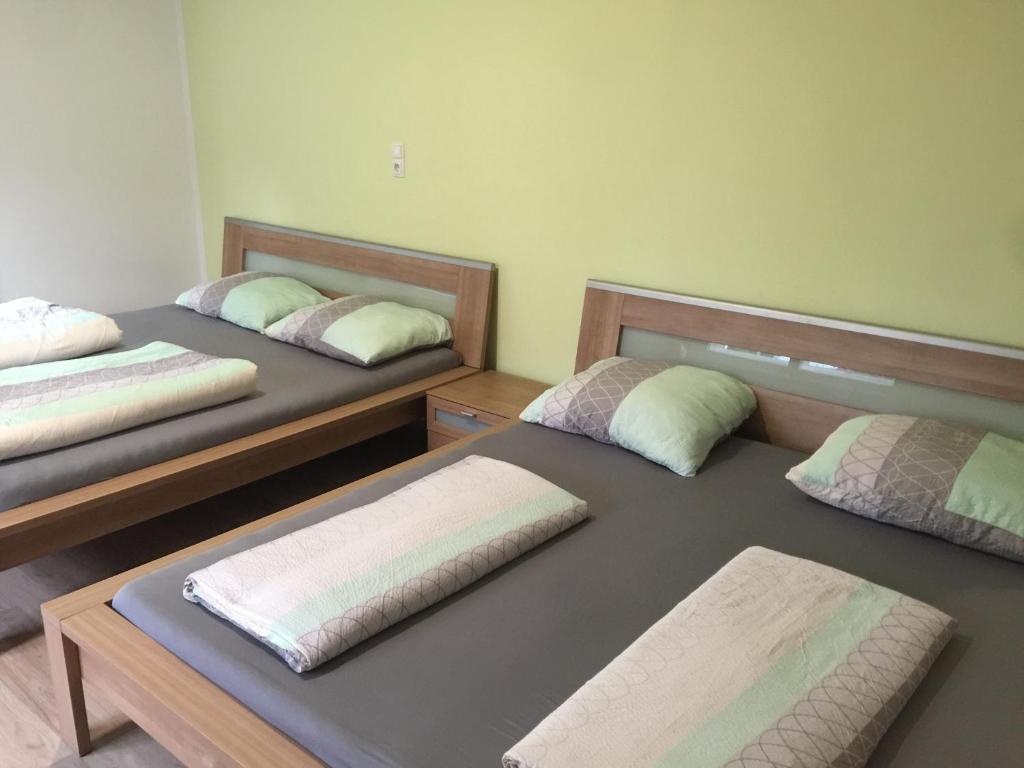 Postel nebo postele na pokoji v ubytování Gästezimmer Hozici