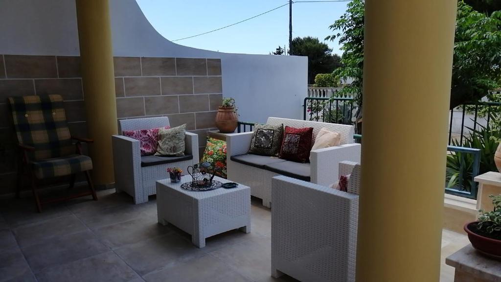 A seating area at La casa di mare Salento